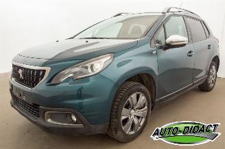 Schadeauto Peugeot 2008 1.2 Access Clima Navi 2017/4