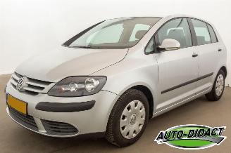 Damaged car Volkswagen Golf plus 1.6 FSI Automaat Airco Comfortline Business 2005/6