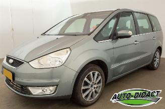 skadebil auto Ford Galaxy 2.0-16V Ghia Motorschade 2009/3