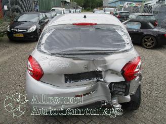 Peugeot 208 208 I (CA/CC/CK/CL) Hatchback 1.0 Vti 12V PureTech (EB0(ZMZ)) [50kW]  =
(03-2012/12-2019) picture 6