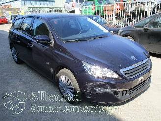 Peugeot 308 308 SW (L4/L9/LC/LJ/LR) Combi 5-drs 1.2 12V e-THP PureTech 110 (EB2DT(=
HNZ)) [81kW]  (03-2014/12-2021) picture 2