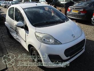 Peugeot 107 107 Hatchback 1.0 12V (384F(1KR)) [50kW]  (06-2005/05-2014) picture 2