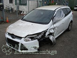 Salvage car Ford Focus Focus 3 Wagon Combi 1.0 Ti-VCT EcoBoost 12V 125 (M1DA(Euro 5)) [92kW] =
 (02-2012/05-2018) 2014
