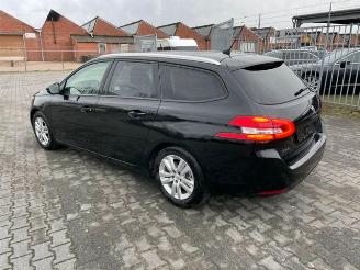 Peugeot 308 SW PureTech 1.2 Panorama / Navi / LED picture 7