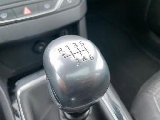 Peugeot 308 SW PureTech 1.2 Panorama / Navi / LED picture 19