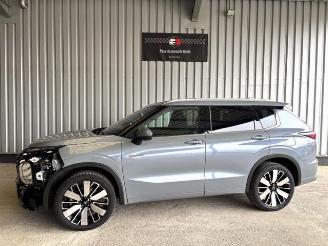 Voiture accidenté Mitsubishi Outlander 2.4 PHEV 4WD Top Panorama / VOLL 2025/5