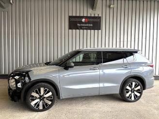 krockskadad bil auto Mitsubishi Outlander 2.4 PHEV 4WD Top Panorama / VOLL 2025/5
