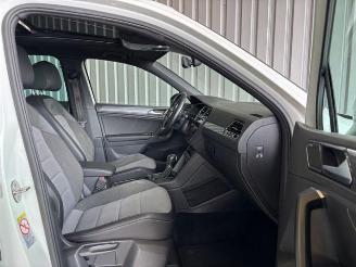 Volkswagen Tiguan Highline 2.0 TDI 4Motion R-Line Pano Voll picture 12
