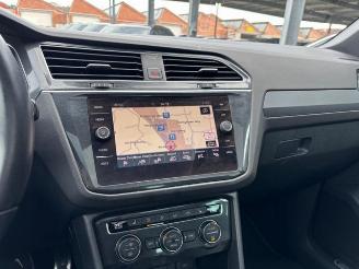 Volkswagen Tiguan Highline 2.0 TDI 4Motion R-Line Pano Voll picture 17