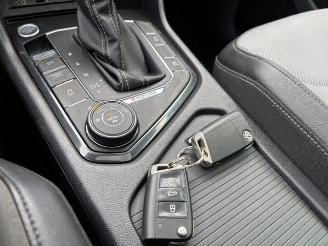 Volkswagen Tiguan Highline 2.0 TDI 4Motion R-Line Pano Voll picture 20