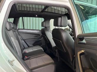 Volkswagen Tiguan Highline 2.0 TDI 4Motion R-Line Pano Voll picture 13