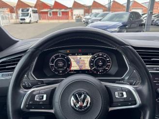 Volkswagen Tiguan Highline 2.0 TDI 4Motion R-Line Pano Voll picture 16