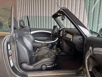 Mini Cooper S Cabrio Automatic / Navigation picture 18