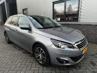 Avarii autoturisme Peugeot 308 1.2 PureTech Allure Automaat 2017/4