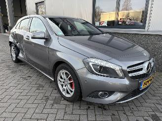krockskadad bil auto Mercedes A-klasse 180 Prestige 2013/2