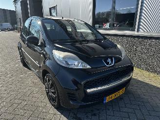 Peugeot 107 1.0-12V Millesim 200 picture 6