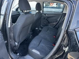 Peugeot 208 1.2 VTi Envy picture 24