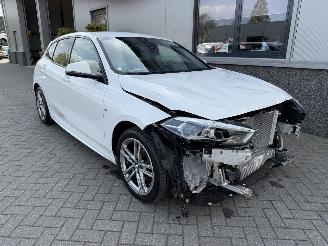 Damaged car BMW 1-serie 118I High Executive 2021/1