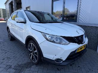 uszkodzony samochody osobowe Nissan Qashqai 1.2 Premier Edition 2014/4