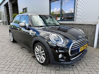 skadebil auto Mini Cooper 1.5 Cooper Chili Serious Business 2017/6