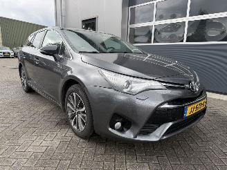 skadebil auto Toyota Avensis 2.0 D-4D-F Executive Business 2015/5