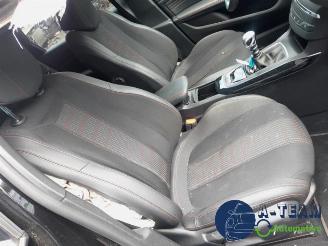 Peugeot 308 308 SW (L4/L9/LC/LJ/LR), Combi 5-drs, 2014 / 2021 1.2 12V e-THP PureTech 130 picture 18