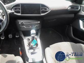 Peugeot 308 308 SW (L4/L9/LC/LJ/LR), Combi 5-drs, 2014 / 2021 1.2 12V e-THP PureTech 130 picture 15