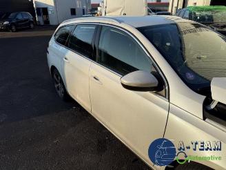 Peugeot 308 308 SW (L4/L9/LC/LJ/LR), Combi 5-drs, 2014 / 2021 1.2 12V e-THP PureTech 130 picture 10