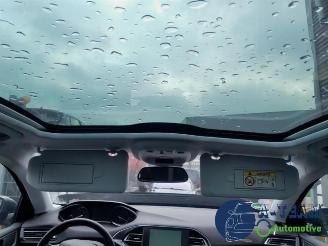 Peugeot 308 308 SW (L4/L9/LC/LJ/LR), Combi 5-drs, 2014 / 2021 1.2 12V e-THP PureTech 130 picture 24