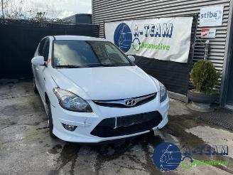 Salvage car Hyundai I-30 i30 (GDHB5), Hatchback, 2011 1.4 16V 2011/11