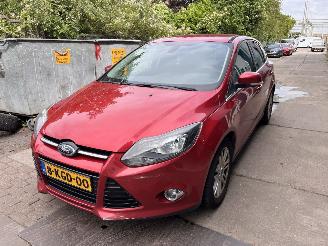 Voiture accidenté Ford Focus 1.0 ecoboost 2013/4