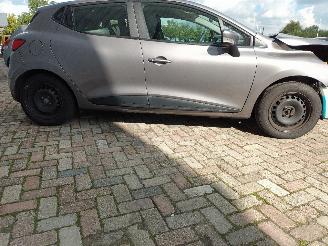 Renault Clio Clio IV (5R) Hatchback 5-drs 0.9 Energy TCE 90 12V (H4B-400(H4B-A4)) [=
66kW]  (11-2012/...) picture 9