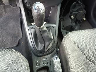 Renault Clio Clio IV (5R) Hatchback 5-drs 0.9 Energy TCE 90 12V (H4B-400(H4B-A4)) [=
66kW]  (11-2012/...) picture 17