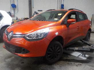 Auto da rottamare Renault Clio Clio IV Estate/Grandtour (7R) Combi 5-drs 0.9 Energy TCE 90 12V (H4B-4=
08(H4B-B4)) [66kW]  (01-2013/08-2021) 2015