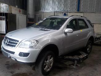 Coche siniestrado Mercedes ML ML II (164/4JG) SUV 3.0 ML-280 CDI V6 24V (OM642.940) [140kW]  (07-200=
5/07-2009) 2006