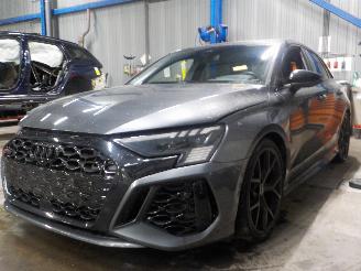Démontage voiture Audi Rs3 RS 3 Sportback (8YA) Hatchback 5-drs 2.5 TFSI 20V Quattro (DNWC) [294k=
W]  (07-2021/...) 2021/12