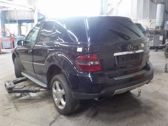 Mercedes ML ML II (164/4JG) SUV 4.0 ML-420 CDI 4-Matic V8 32V (OM629.912) [225kW] =
 (02-2006/09-2009) picture 4