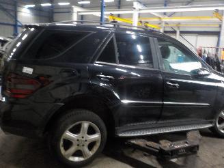 Mercedes ML ML II (164/4JG) SUV 4.0 ML-420 CDI 4-Matic V8 32V (OM629.912) [225kW] =
 (02-2006/09-2009) picture 3