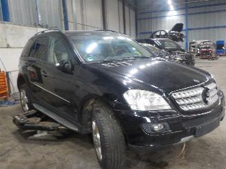 Mercedes ML ML II (164/4JG) SUV 4.0 ML-420 CDI 4-Matic V8 32V (OM629.912) [225kW] =
 (02-2006/09-2009) picture 2