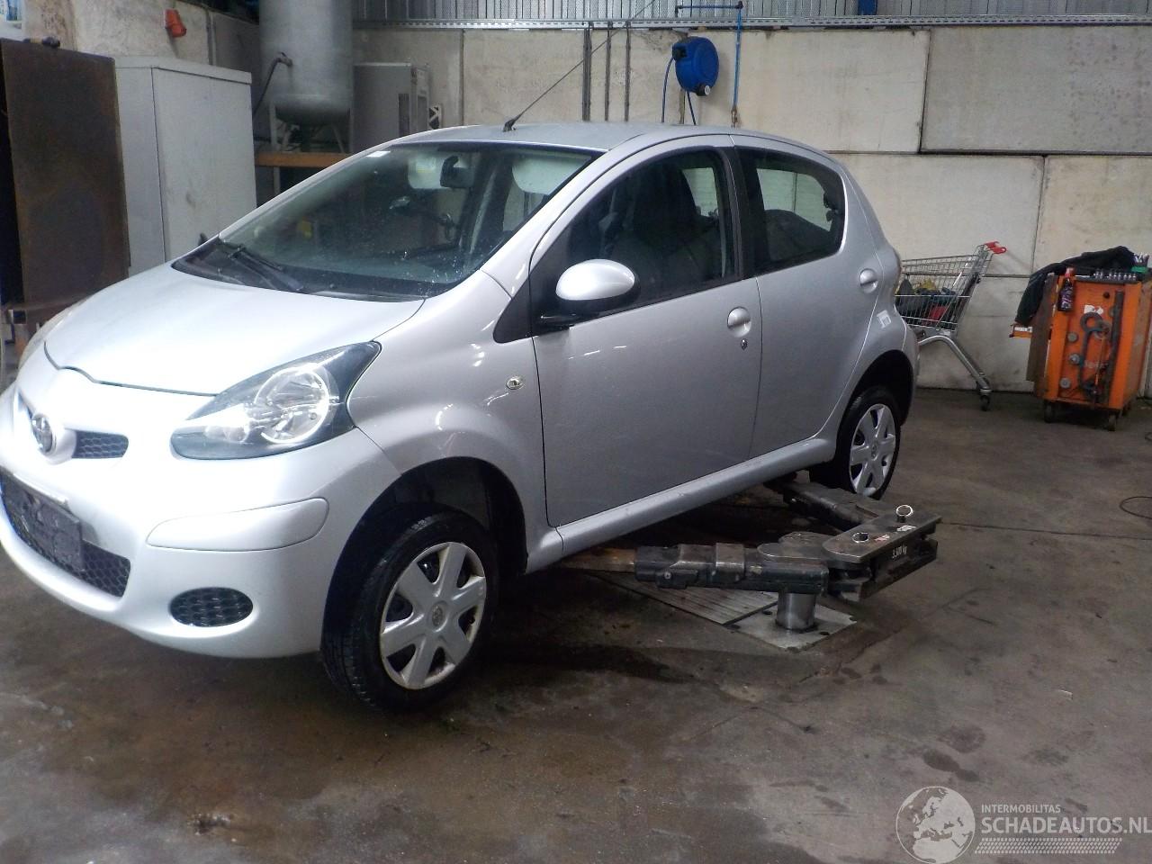Toyota Aygo Aygo (B10) Hatchback 1.0 12V VVT-i (1KR-FE) [50kW]  (07-2005/05-2014)