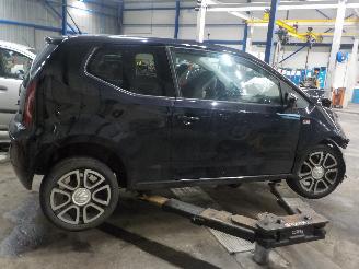 Volkswagen Up! Up! (121) Hatchback 1.0 12V 75 (CWRA) [55kW]  (08-2011/11-2019) picture 3