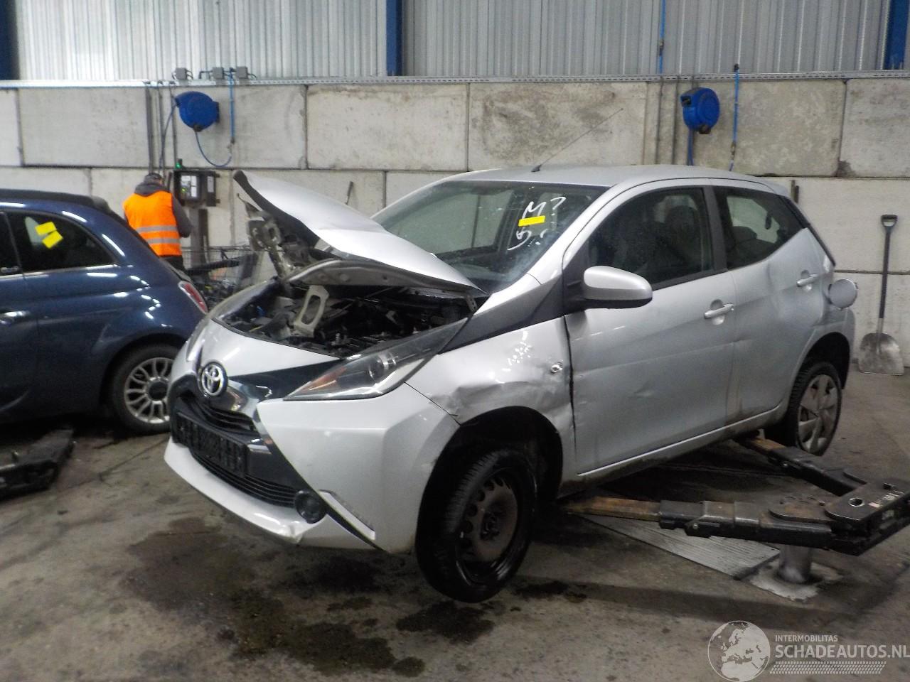 Toyota Aygo Aygo (B40) Hatchback 1.0 12V VVT-i (1KR-FE) [51kW]  (05-2014/06-2018)