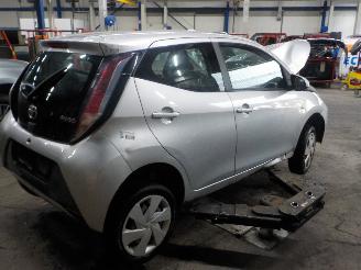 Toyota Aygo Aygo (B40) Hatchback 1.0 12V VVT-i (1KR-FE) [51kW]  (05-2014/06-2018) picture 3