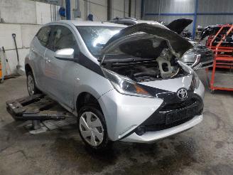 Toyota Aygo Aygo (B40) Hatchback 1.0 12V VVT-i (1KR-FE) [51kW]  (05-2014/06-2018) picture 2