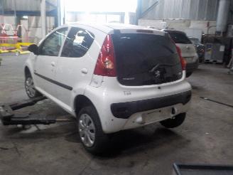 Peugeot 107 107 Hatchback 1.0 12V (384F(1KR)) [50kW]  (06-2005/05-2014) picture 4