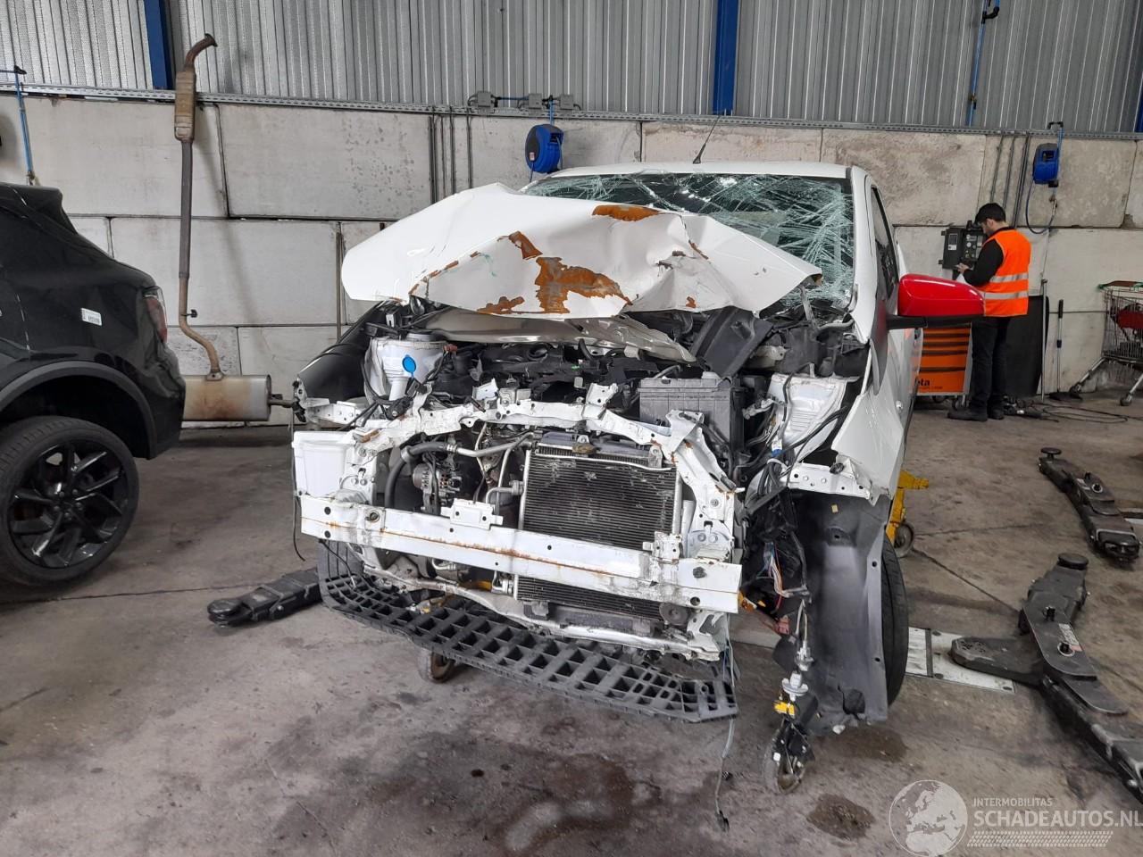 Toyota Aygo Aygo (B40) Hatchback 1.0 12V VVT-i (1KR-FE) [51kW]  (05-2014/06-2018)