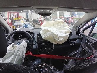 Renault Clio Clio IV (5R) Hatchback 5-drs 0.9 Energy TCE 90 12V (H4B-400(H4B-A4)) [=
66kW]  (11-2012/08-2021) picture 5