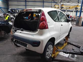 Peugeot 107 107 Hatchback 1.0 12V (384F(1KR)) [50kW]  (06-2005/05-2014) picture 3