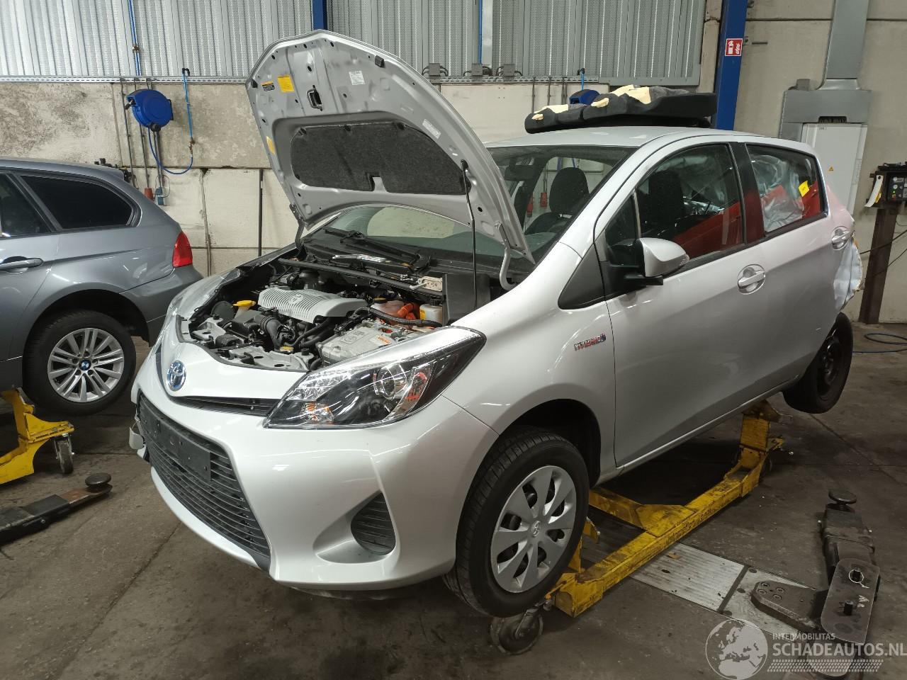 Toyota Yaris Yaris III (P13) Hatchback 1.5 16V Hybrid (1NZ-FXE) [74kW]  (03-2012/09=
-2020)