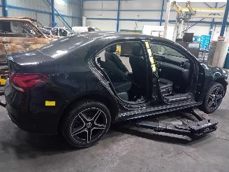 Mercedes A-klasse A Limousine (177.1) Sedan 1.3 A-200 Turbo (M282.914) [120kW]  (09-2018=
/12-2026) picture 3